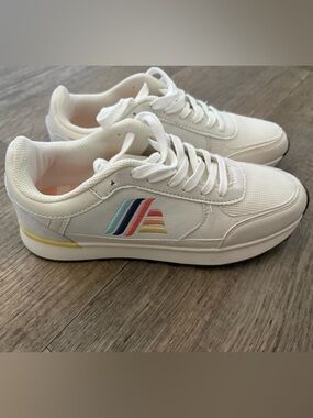 Ladies ALDI Gear Sneakers, White - Retro • Tenis blancos para mujeres